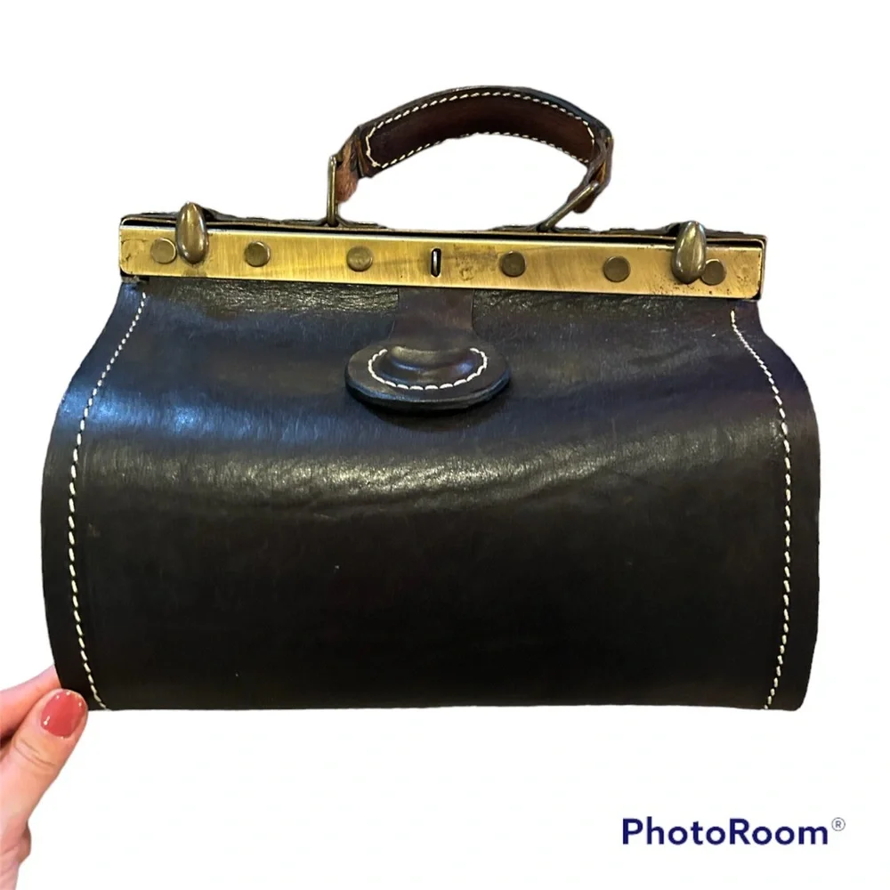 The Doctor’s Bag - Picture 8 of 17